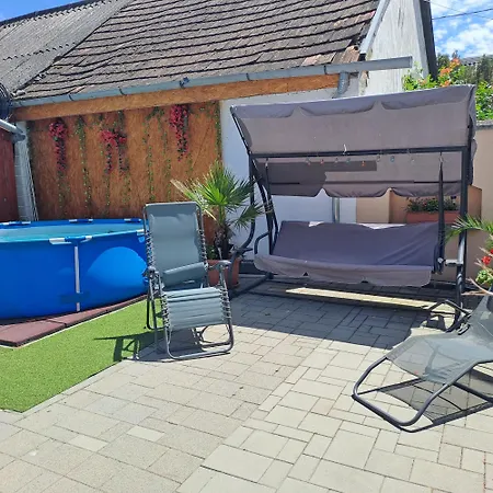 Tuende Lak Apartment