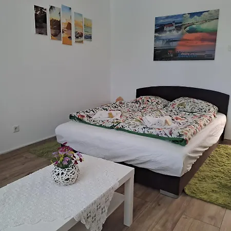 Tuende Lak Apartment